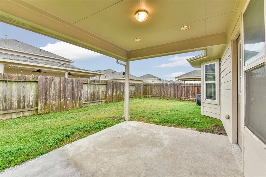 Foto del edificio - 10810 Barker View Dr