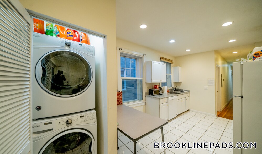 Primary Photo - 81 Gibbs St