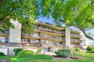 Building Photo - 10300 Westlake Dr