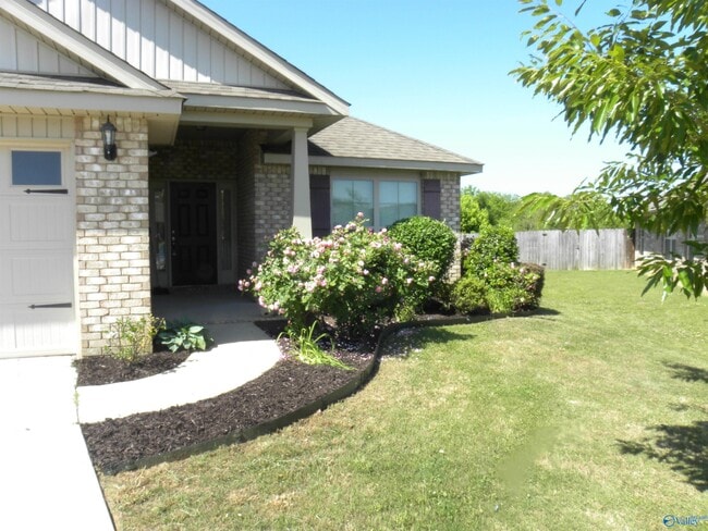 Building Photo - 202 Ashbrook Cir