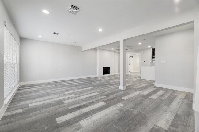 Building Photo - 201 Prince Dr