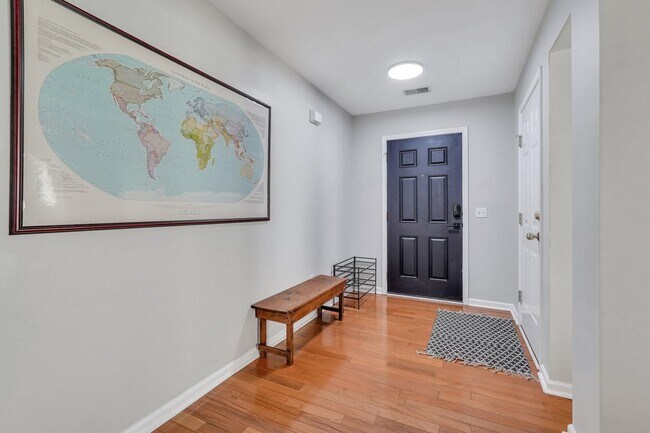 Foto del edificio - Privacy fenced back yard/ Desirable Hamilt...