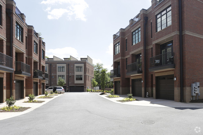 Foto del edificio - M West - Terrace Homes at West End