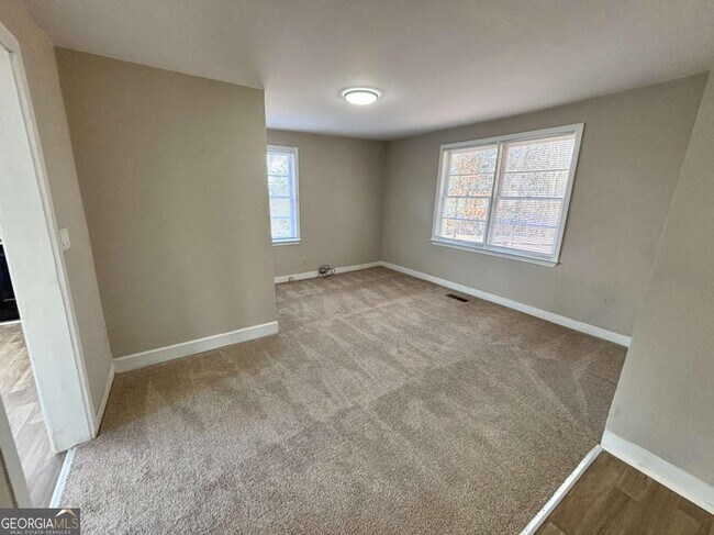 Foto del edificio - 3302 N Bogan Rd NE