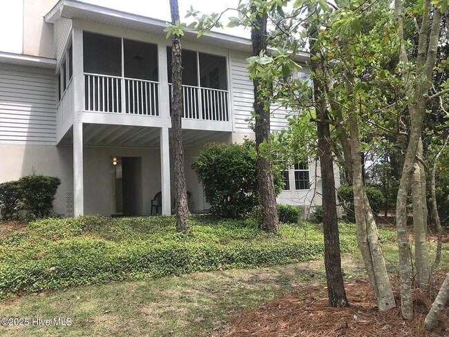 Building Photo - 3203 St James Dr SE
