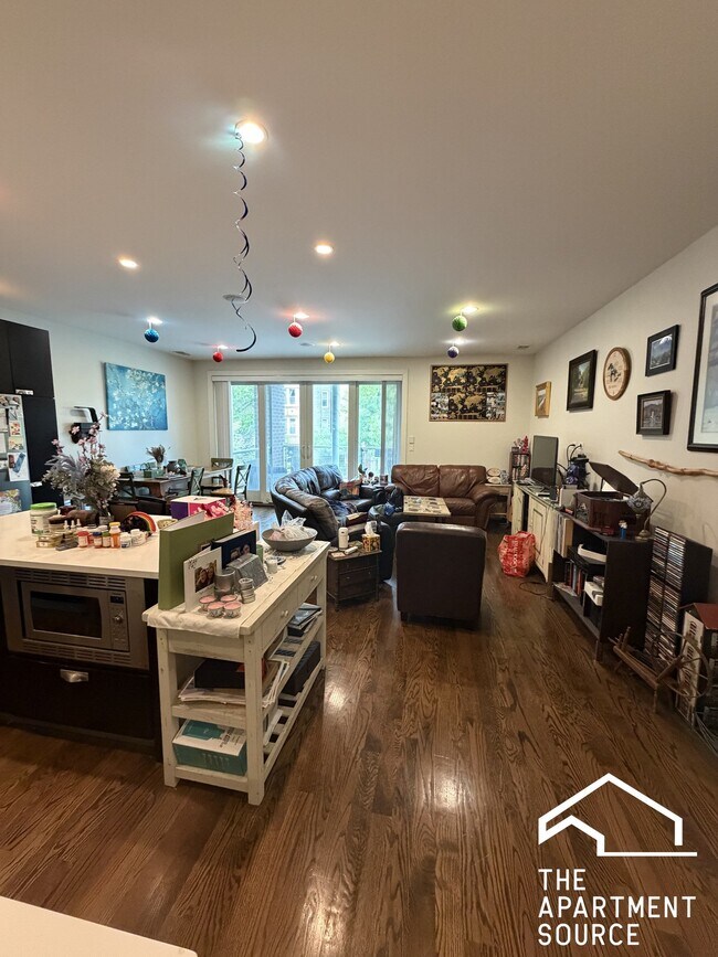 Foto del edificio - 2127 W Division St