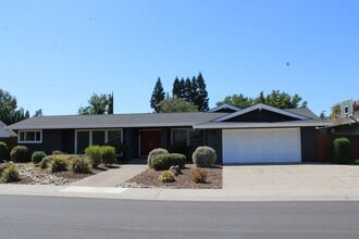 Building Photo - 121 Westcott Way