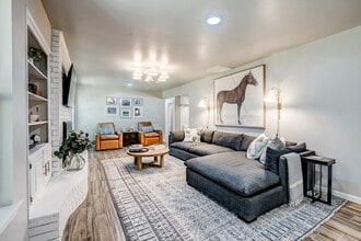 Building Photo - 11 N Pecan Dr