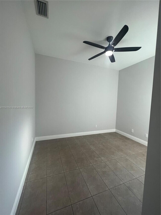 Foto del edificio - 6837 1st St