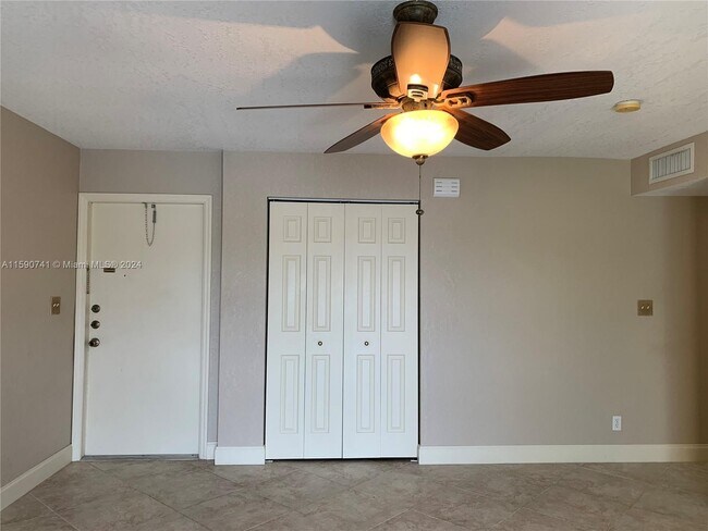 Foto del edificio - 3711 NW 95th Terrace