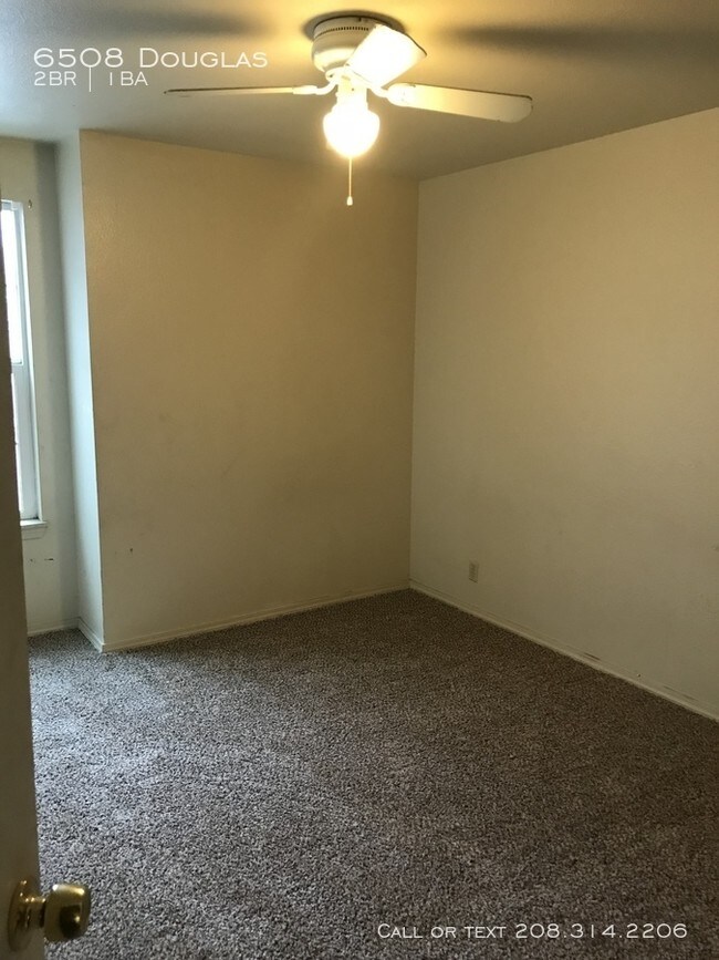 Foto del edificio - 6506 W Douglas St