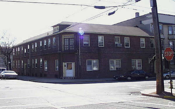 Primary Photo - 18 Halstead St