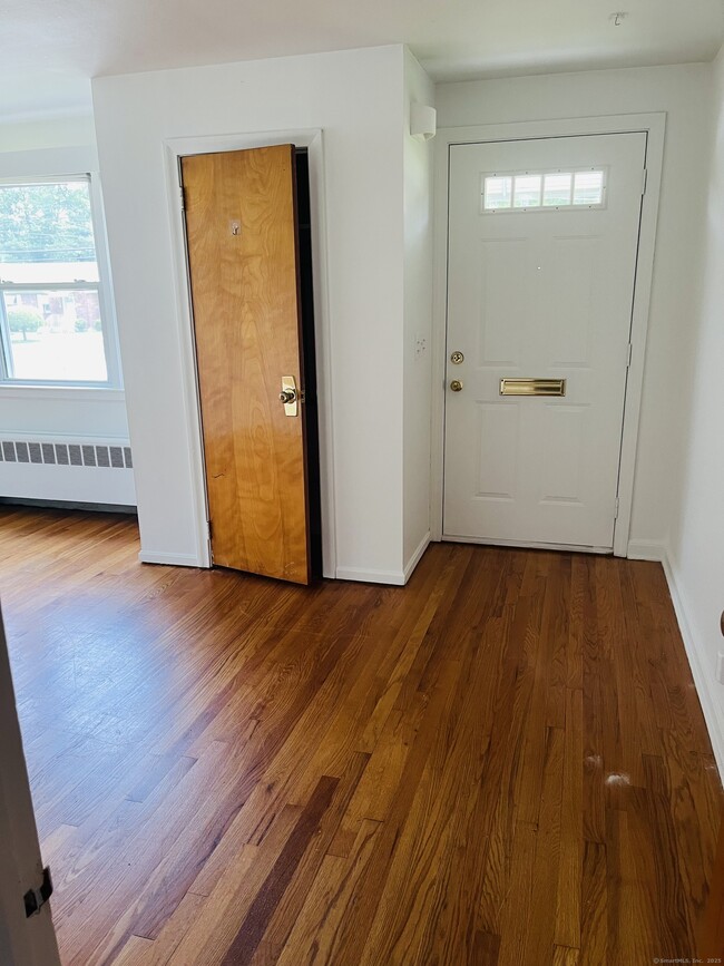 Building Photo - 278 Beechwood Rd