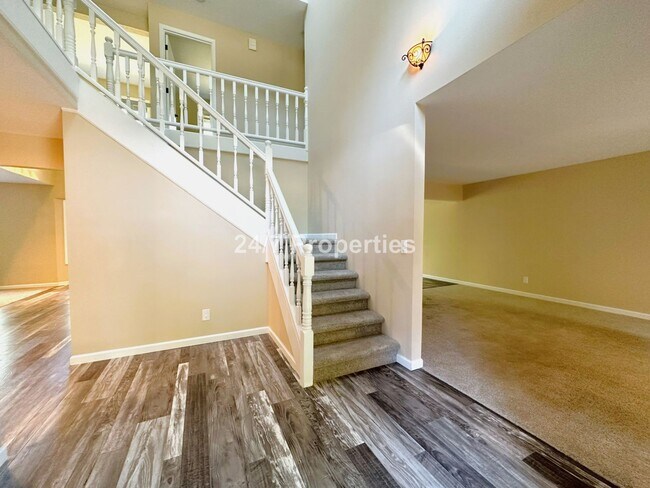 Foto del edificio - HOLIDAY SPECIAL! $600 off December rent! L...
