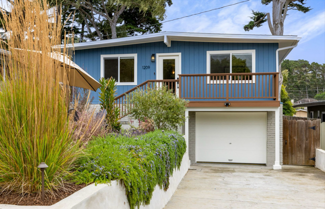 Building Photo - Pacific Grove 3 Bedroom Gem