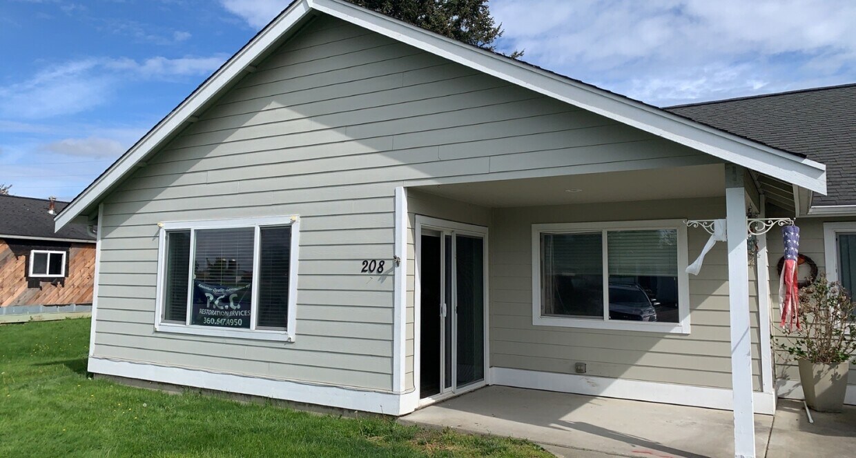 208 Noble St Unit 1, Sumas, WA 98295 Condo for Rent in Sumas, WA