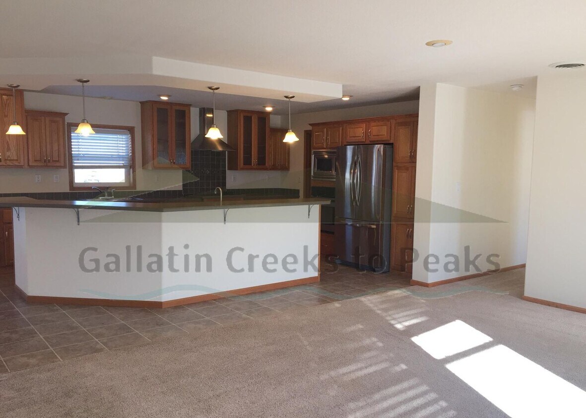 Foto principal - 4 Bedroom 2 Bathroom Rabel Lane Home