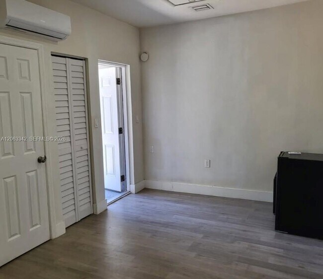 Foto del edificio - 3700 NE 13th Terrace