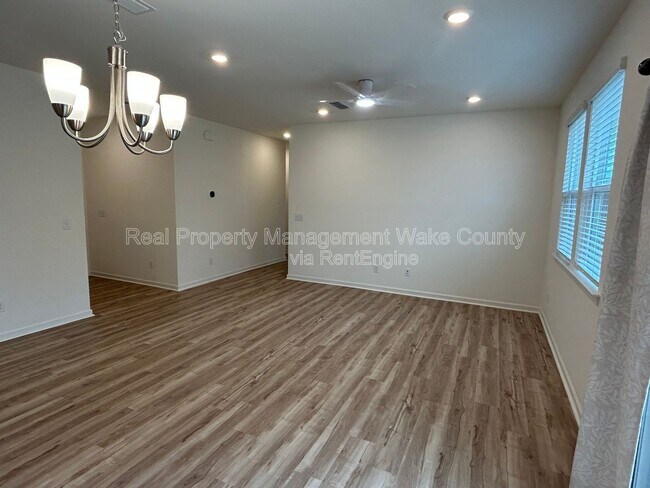 Foto del edificio - 403 St Clair Dr