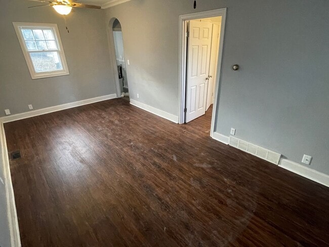 Building Photo - 2 Bedroom Benson Charmer!!