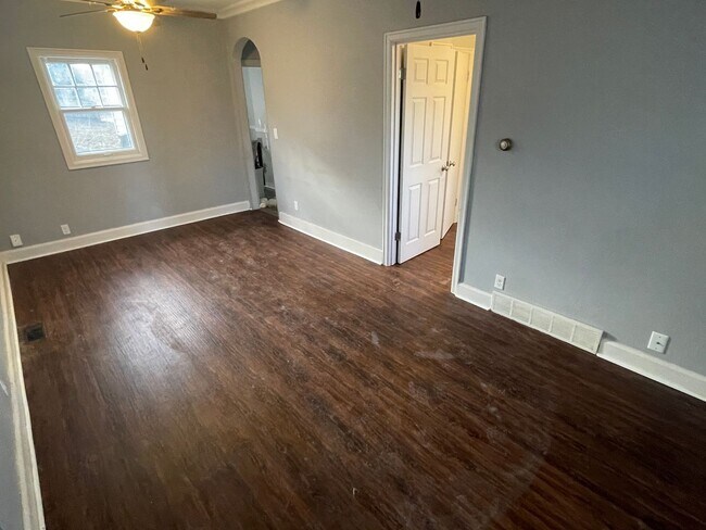 Foto del edificio - 2 Bedroom Benson Charmer!!