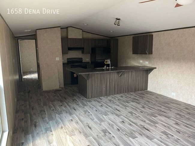 Building Photo - 1658 Dena Dr
