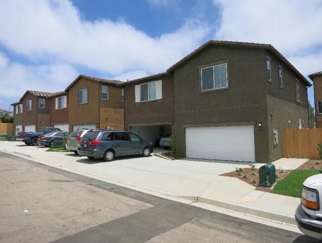 Foto del edificio - South Bay Urban Townhomes