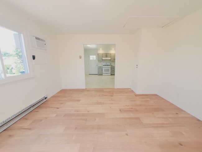 Foto del edificio - 798 Cove Rd