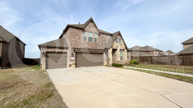 Building Photo - 13557 Carmenita Dr