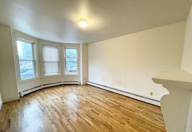 Foto del edificio - 1572 Tremont St