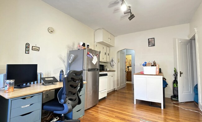Building Photo - 72 Strathmore Rd