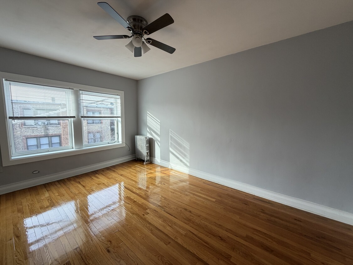 Building Photo - 6956 N Ashland Ave