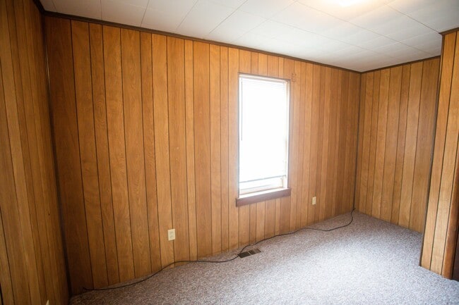 Unit 2- Bedroom - 804 Locust Ave