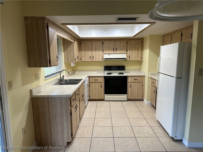 Foto del edificio - 3715 Castile Ave