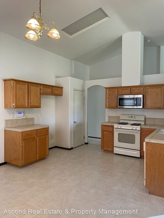 Building Photo - 3 br, 2 bath House - 10208 Pyramid Peak Dr