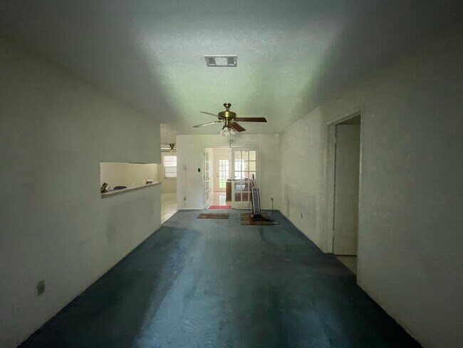 Common Area or Den - 2718 19th Ave N