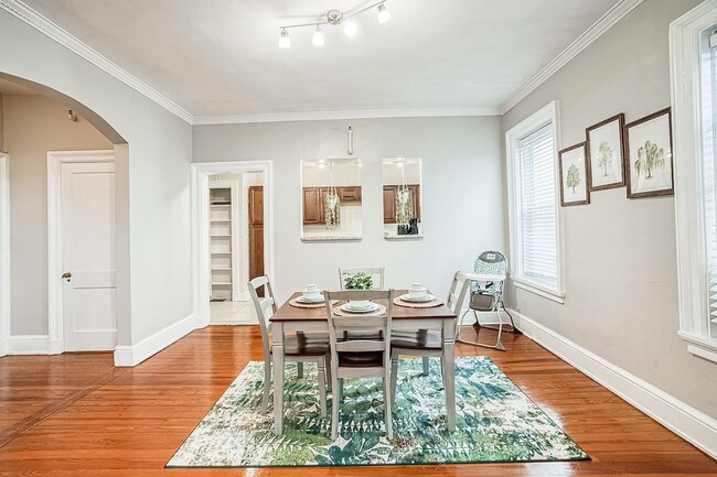 Building Photo - Furnished & Perfectly Located Downtown in ...
