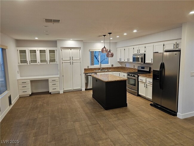 Building Photo - 9520 Rancho Palmas Dr