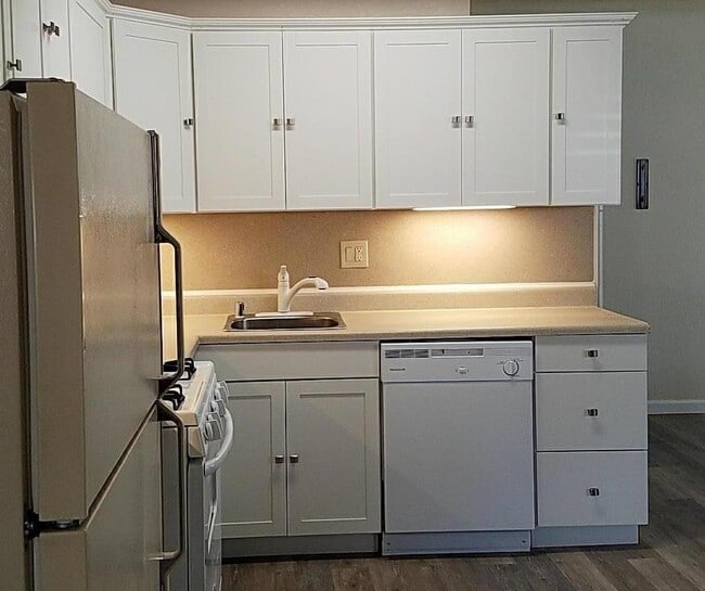 Building Photo - 160 Clarendon Rd