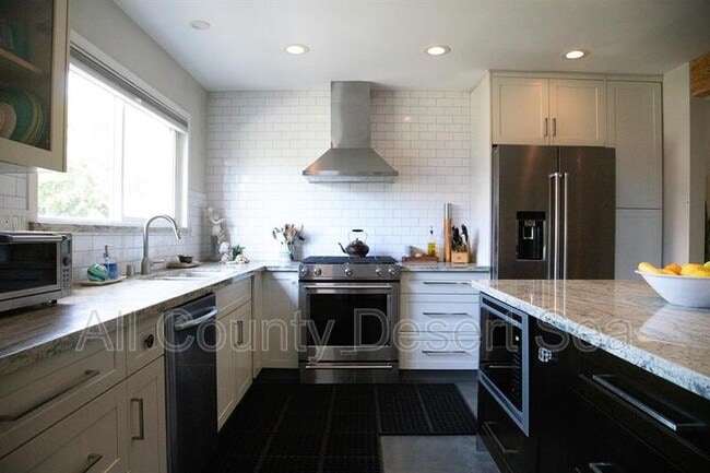 Building Photo - 8121 Foxhall Dr