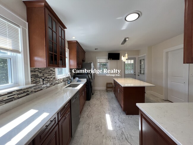 Building Photo - 88 Fellsway E