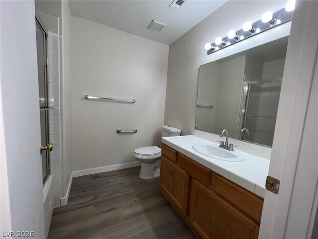 Foto del edificio - 635 Delorean Dr