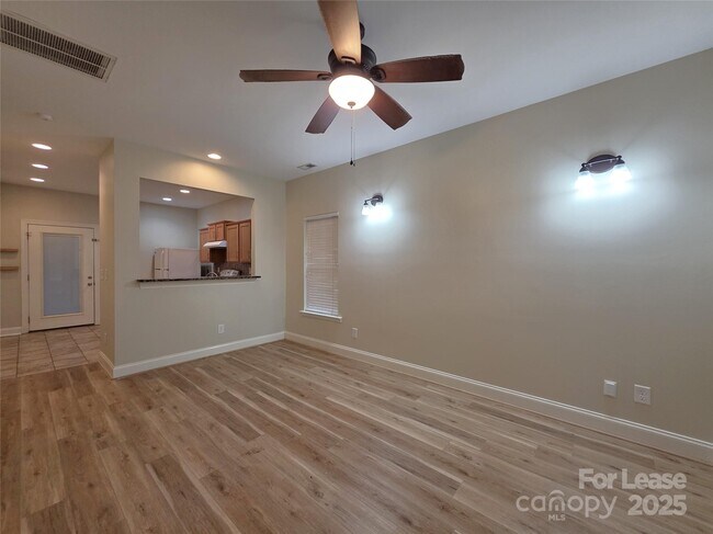 Foto del edificio - 108 Maple Ave NW