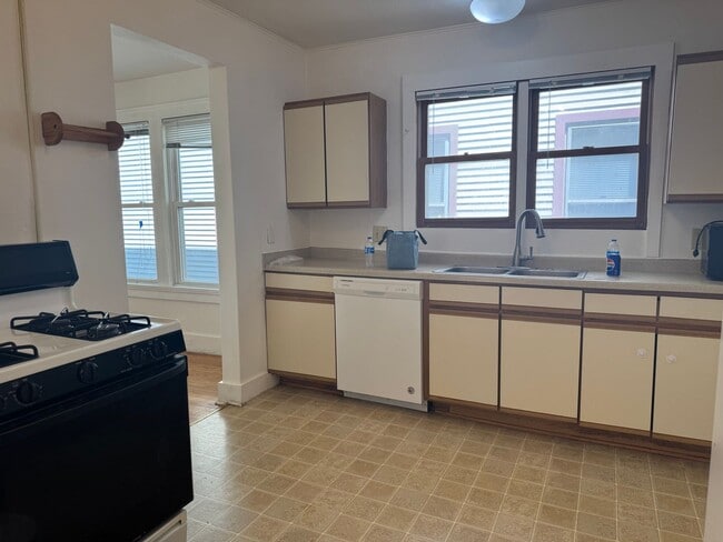 Foto del edificio - 325 W Wilson St