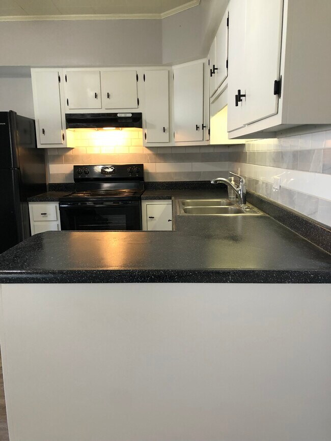 Building Photo - 318 Ames Pl