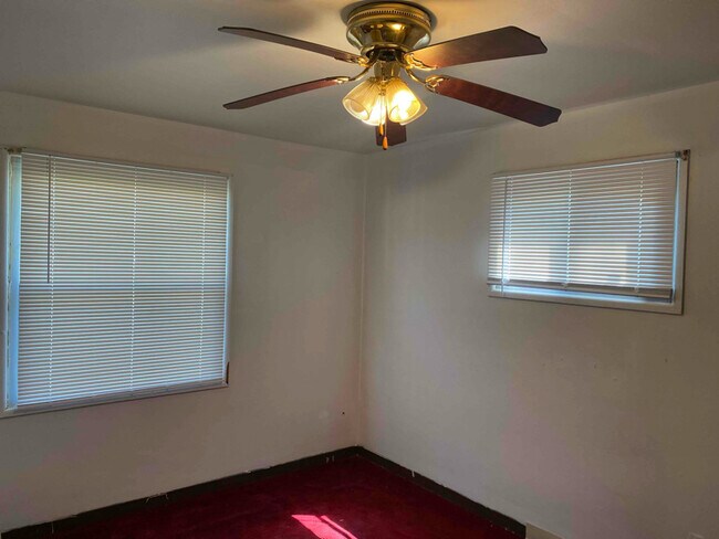 Building Photo - 13 Carrel Ct