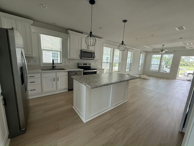 Building Photo - 3610 Vine Trl