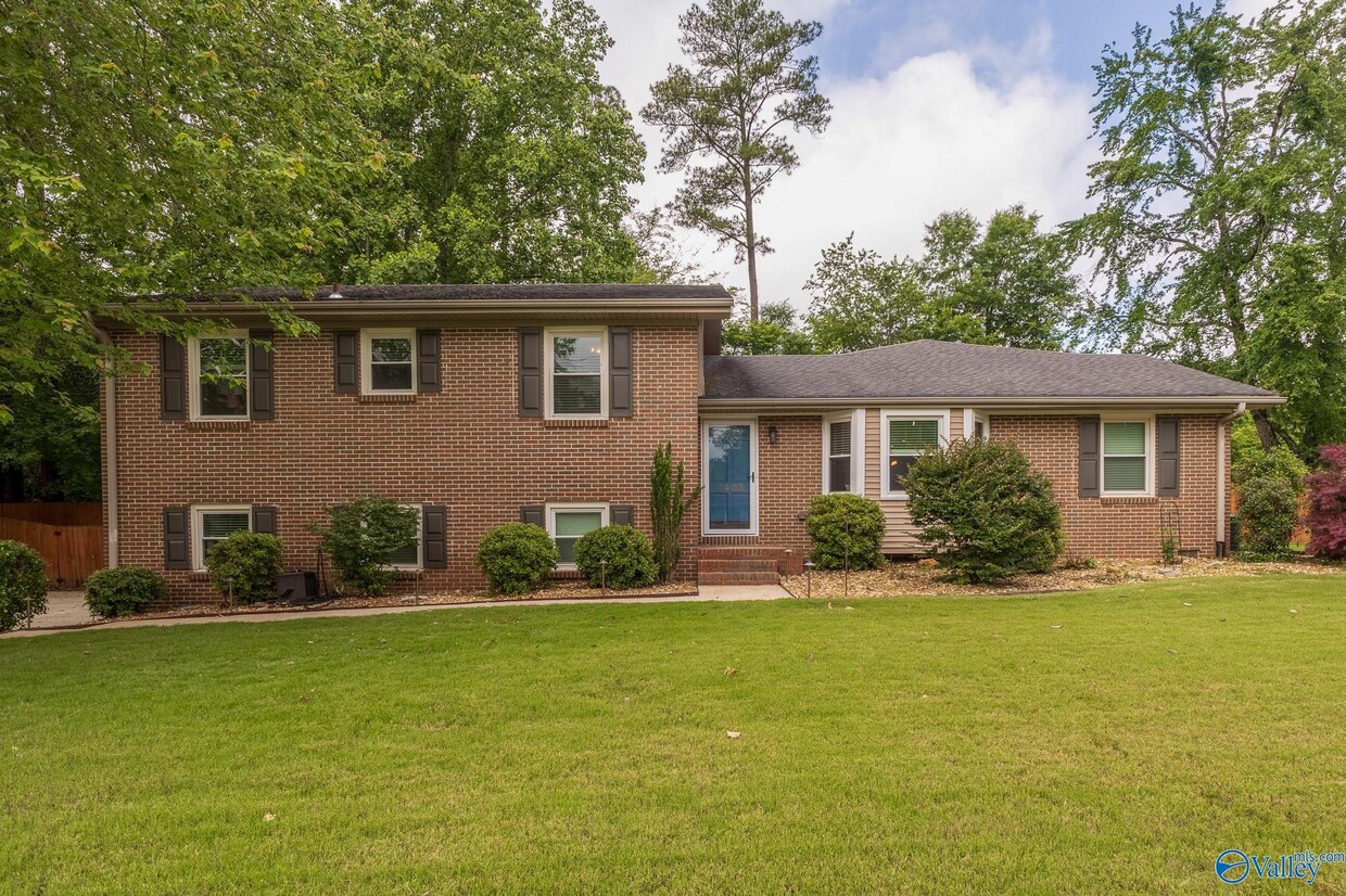 Foto principal - 7408 Hickory Hill Ln SE