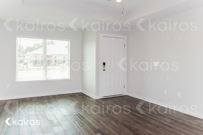 Foto del edificio - 6208 Burbank Crossing Loop