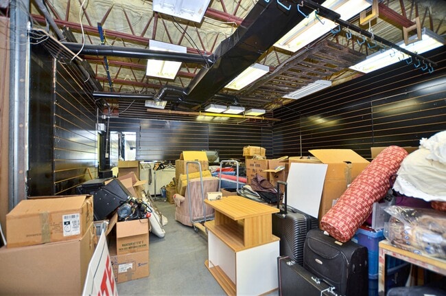 Building Photo - 472 Rue Principale